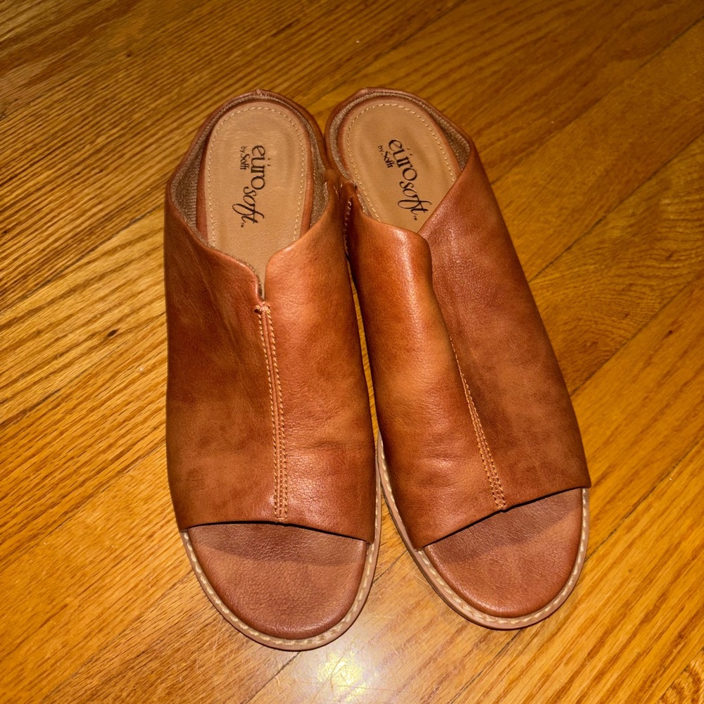Sofft Tan Leather Open-Toe Mules